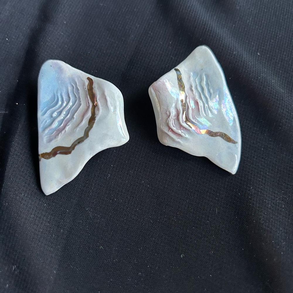 VTG 80s Ceramic pierced post Iridescent Abstract Earrings.